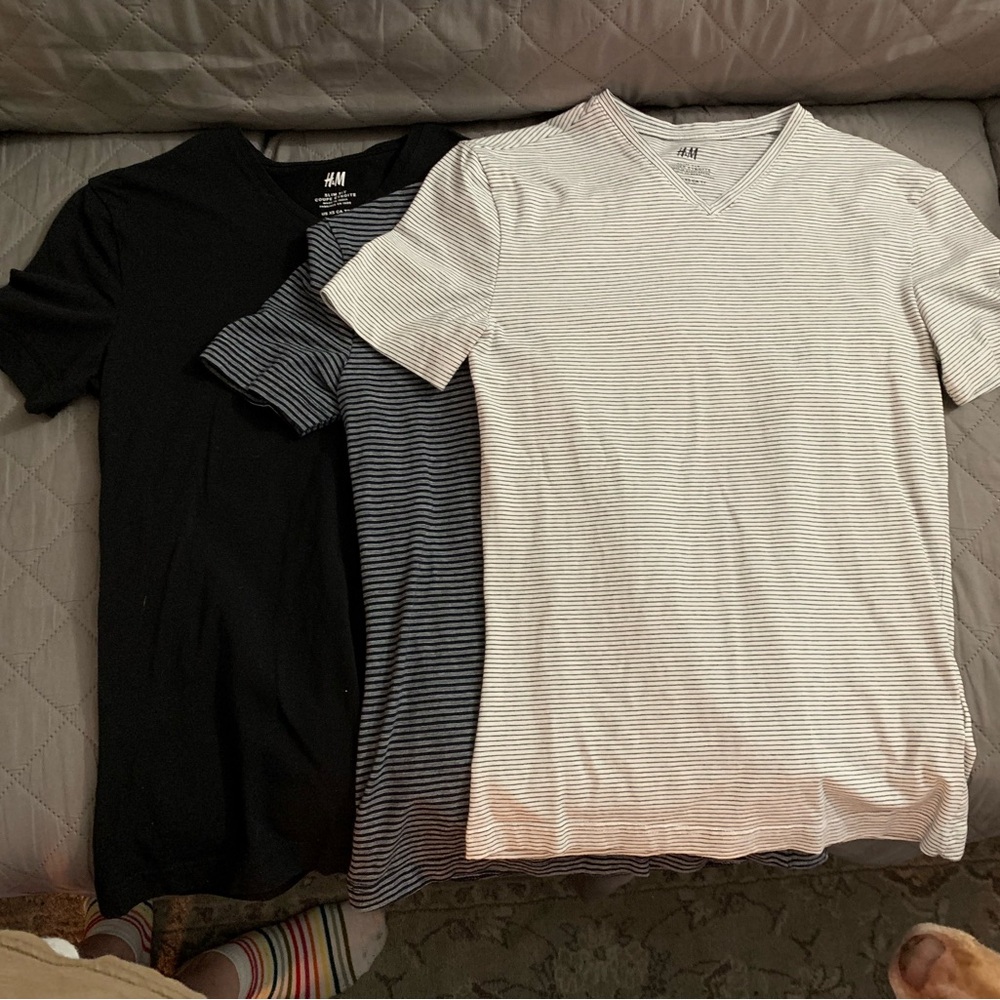 NWOT H&M men’s slim fit v-neck T-shirt XS